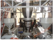 Unitate geomembrană bicoloră