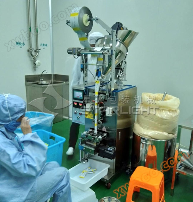 全自动条状酵素粉包装机厂房内实拍展示