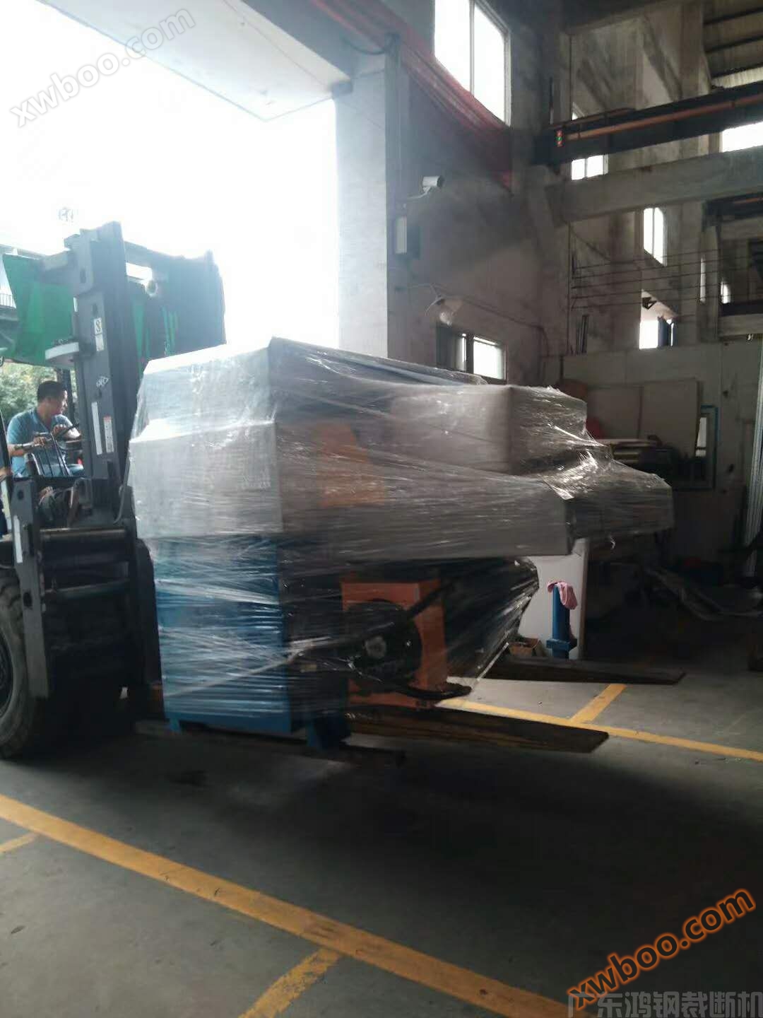 鸿钢EVA支架包装裁断机(图2)