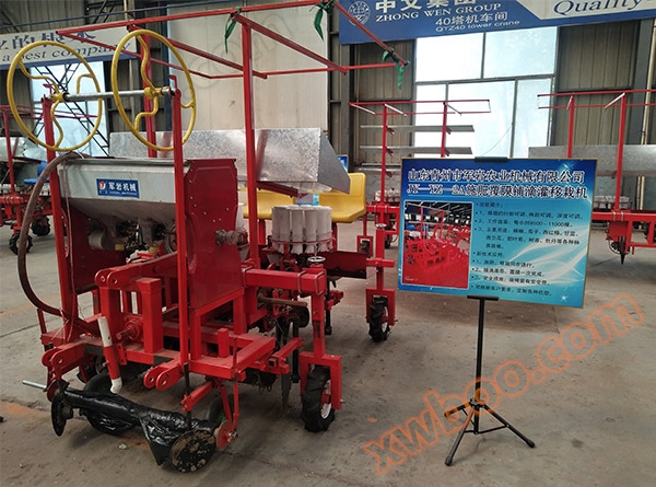Fertilizer mulching drip irrigation transplanting integrated machine