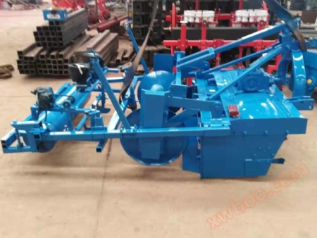 Rotační třímonolový stroj