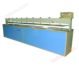 Duża maszyna do uszczelniania drzwi