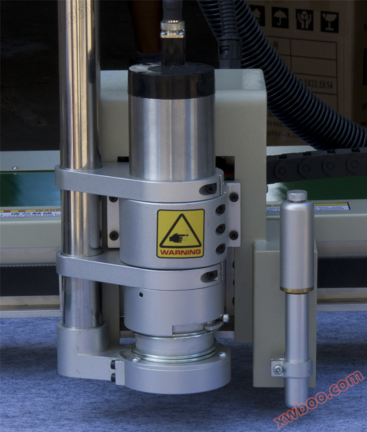 Machine de découpe et de fraisage automatique de modèle pour vêtements