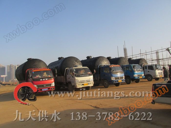 Erdöltank auf der Tankstelle