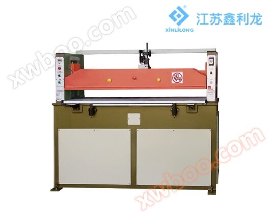 Flat cutting machine