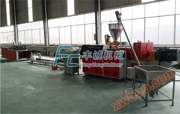 Línea de producción de tuberías de PVC de 16 mm a 40 mm con molde