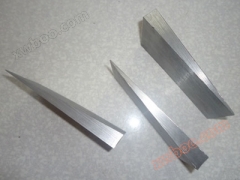 O uso principal da almofada inclinada é para ajustes horizontais e paralelos de vários equipamentos para que o equipamento esteja em funcionamento. ..