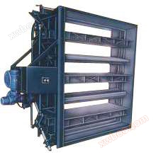 Porta com persianas duplas