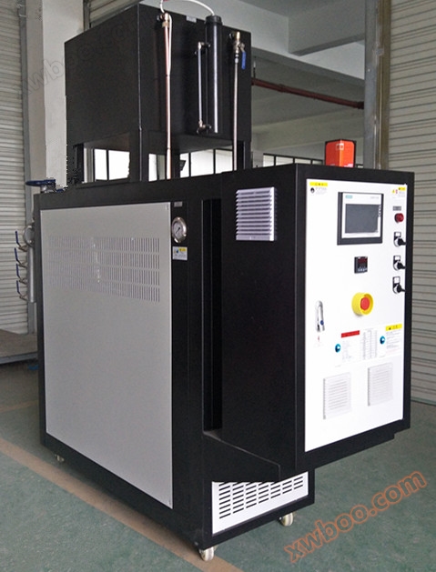 Thermal oil temperature control device, reactor heating