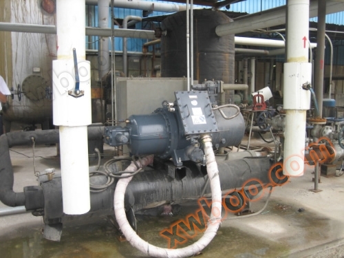 Large scale foaming chiller