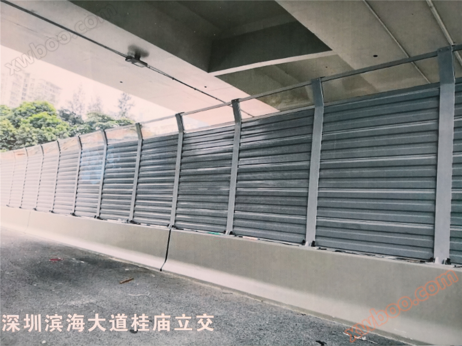 Highway noise barrier
